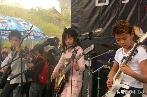 吉他与文学:这些作家都是吉他高手,你知道几个? 吉他与文学:这些作家都是吉他高手,你知道几个?